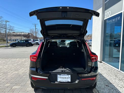 Used 2023 Volvo XC40 B5 Plus w/ Driver Assist Package image 27