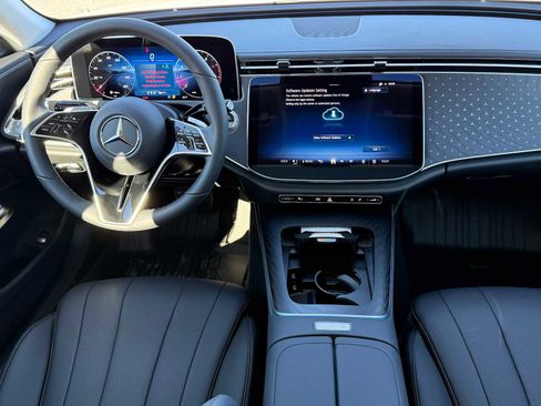 Used 2025 Mercedes-Benz E 350 4MATIC Sedan image 12