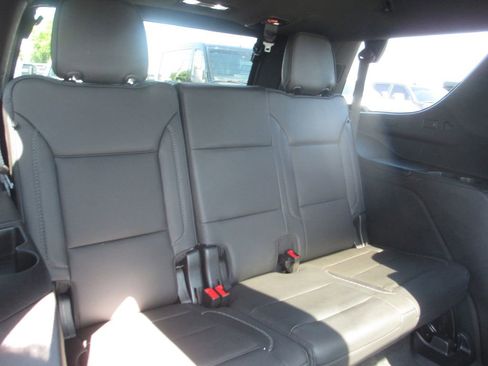 Used 2021 GMC Yukon Denali w/ Denali Premium Package AWD/4WD image 29