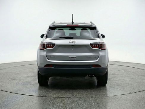 Used 2025 Jeep Compass Limited image 7