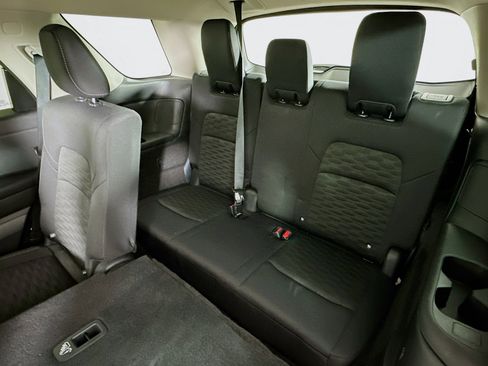 Used 2025 Nissan Pathfinder SV image 28