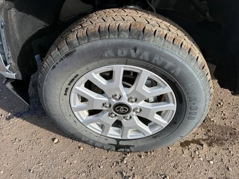 Used 2024 Toyota Tacoma SR5 AWD/4WD image 11