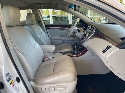 Used 2011 Toyota Avalon FWD image 31
