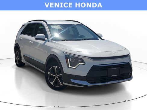 Used 2024 Kia Niro LX FWD image 1