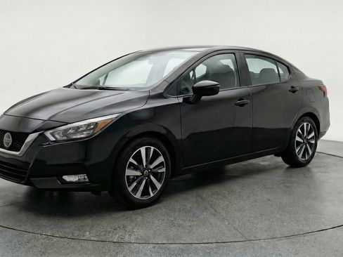 Used 2025 Nissan Versa SV image 3