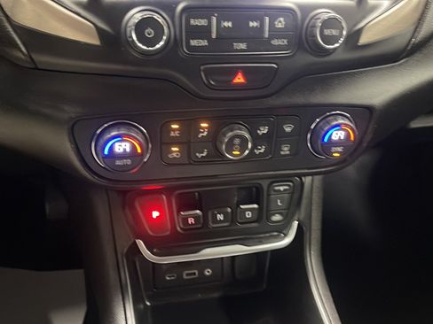 Used 2018 GMC Terrain Denali w/ LPO, 'HIT The Road' Package FWD image 10