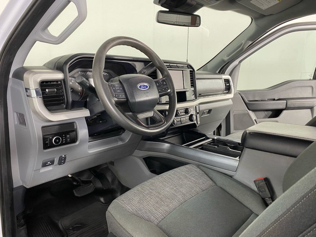 Used 2023 Ford F250 XLT AWD/4WD image 2