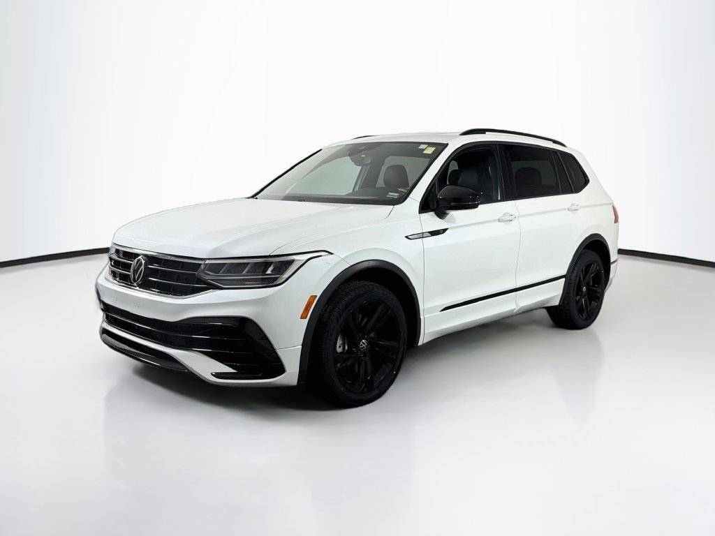 Used 2023 Volkswagen Tiguan SE R-Line FWD image 3