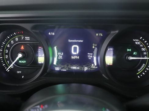 Used 2025 Jeep Wrangler Unlimited Sahara image 16