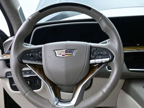 Used 2022 Cadillac Escalade Premium Luxury Platinum AWD/4WD image 29