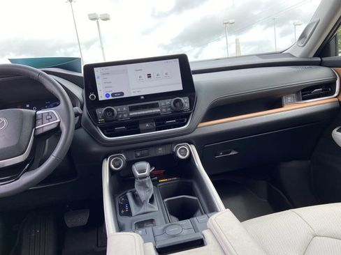 Used 2026 Toyota Grand Highlander FWD image 12