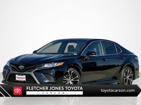 Certified 2018 Toyota Camry SE w/ Convenience Package image 1