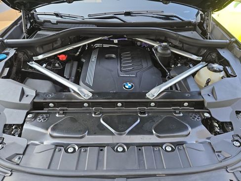 Used 2022 BMW X5 xDrive40i w/ Parking Assistance Package image 29