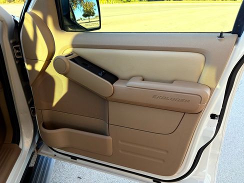 Used 2010 Ford Explorer XLT image 16