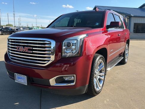 Used 2018 GMC Yukon SLT w/ Premium Edition image 3