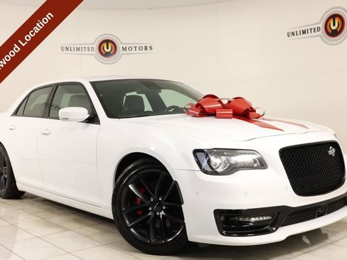 Used 2023 Chrysler 300 C RWD image 1