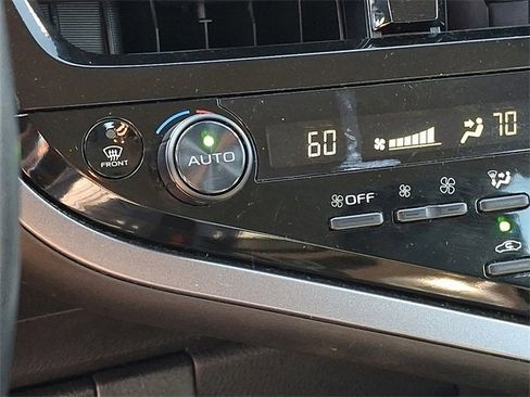 Used 2024 Toyota Camry SE image 17