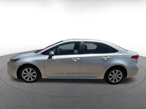 Used 2025 Nissan Versa SV FWD image 9