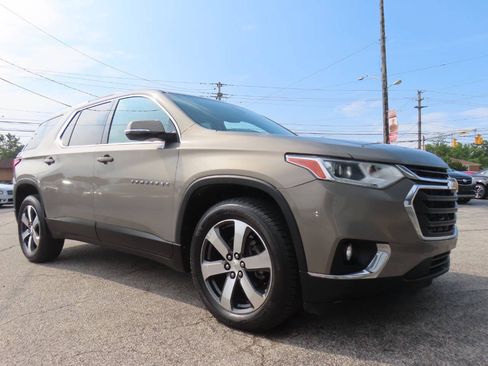 Used 2018 Chevrolet Traverse LT FWD image 1