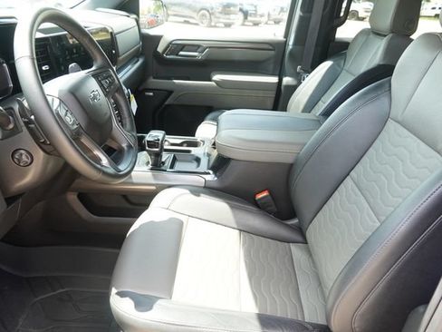 Used 2025 Chevrolet Silverado 1500 ZR2 w/ Technology Package AWD/4WD image 19