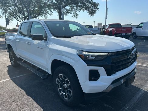 Used 2024 Chevrolet Colorado Z71 w/ Z71 Convenience Package 2 AWD/4WD image 3