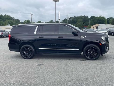 Used 2023 GMC Yukon XL SLT RWD image 2