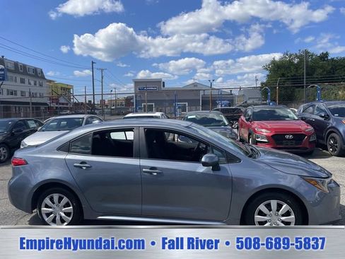 Used 2025 Toyota Corolla LE FWD image 3