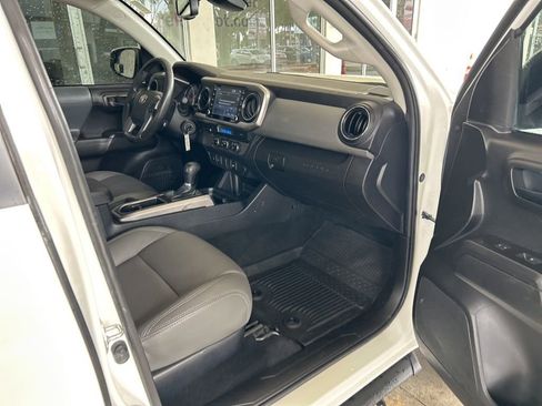 Used 2022 Toyota Tacoma SR5 image 24