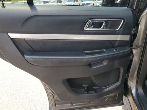 Used 2016 Ford Explorer XLT w/ Equipment Group 202A FWD image 19