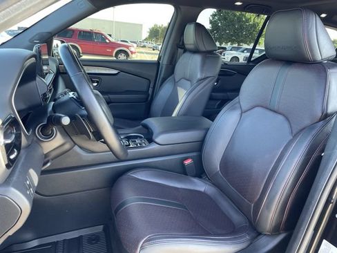 Certified 2025 Honda Pilot Black Edition image 24