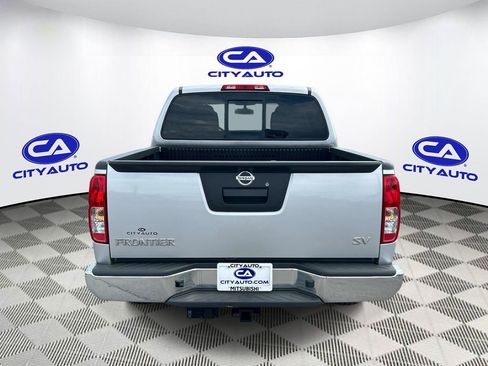 Used 2016 Nissan Frontier SV image 5