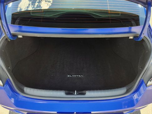 Used 2022 Hyundai Elantra Limited image 14