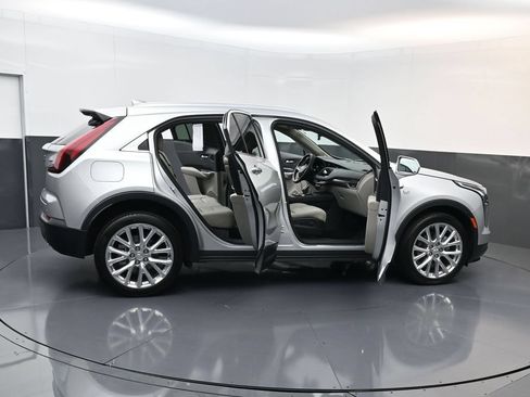 Used 2020 Cadillac XT4 Luxury w/ Cold Weather Package FWD image 30