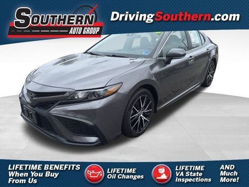 Used 2023 Toyota Camry SE image 1