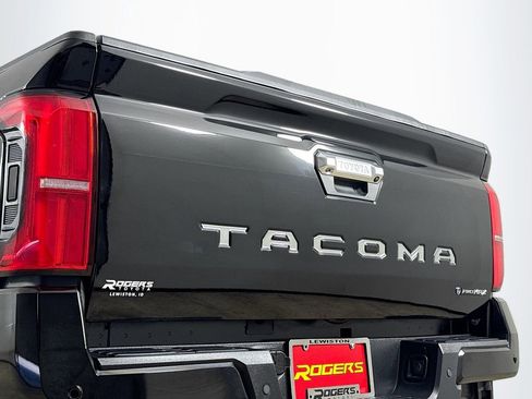 Certified 2025 Toyota Tacoma Limited AWD/4WD image 27