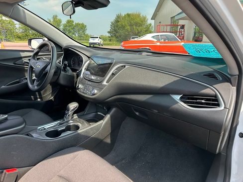 Used 2024 Chevrolet Malibu LT FWD image 29