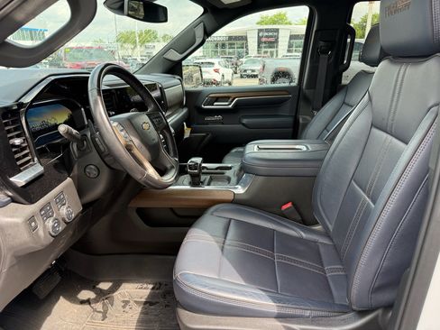 Used 2022 Chevrolet Silverado 1500 High Country w/ High Country Premium Package AWD/4WD image 9