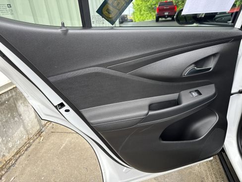 Used 2025 Buick Envista Sport Touring image 10