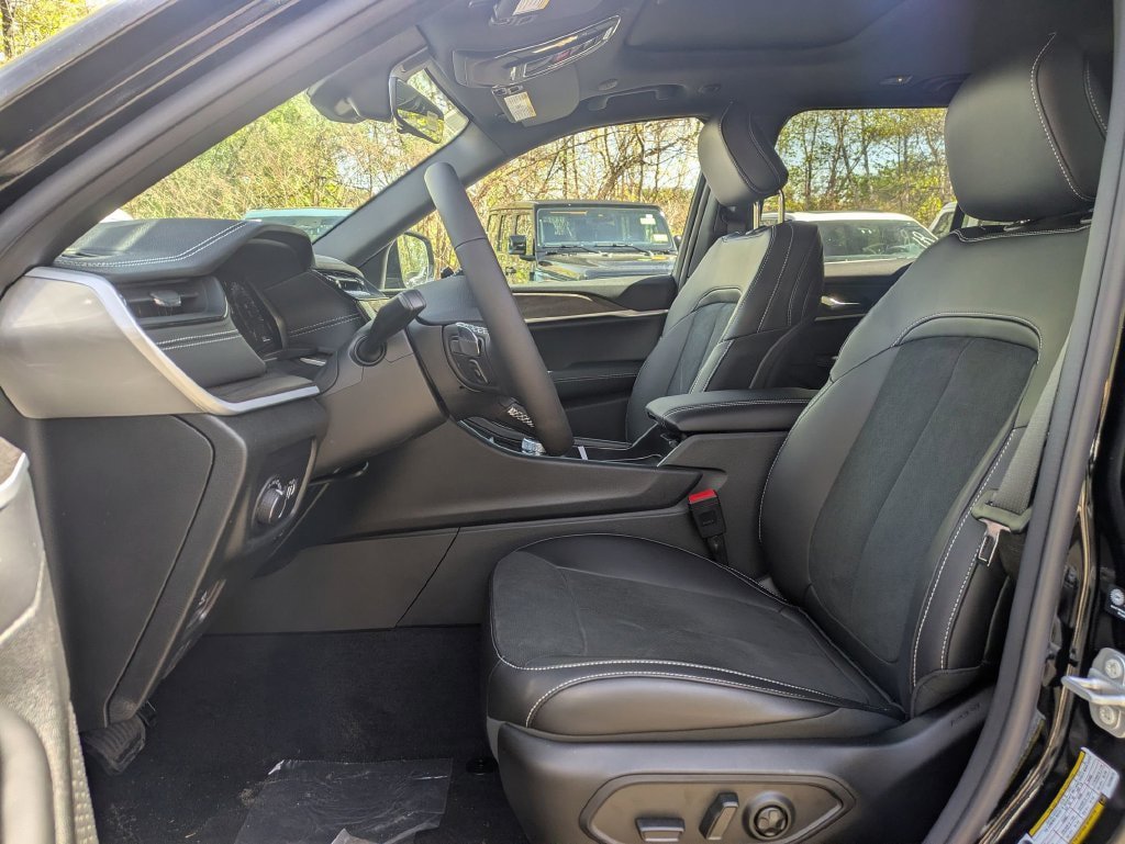 New 2026 Jeep Grand Cherokee Altitude AWD/4WD image 12