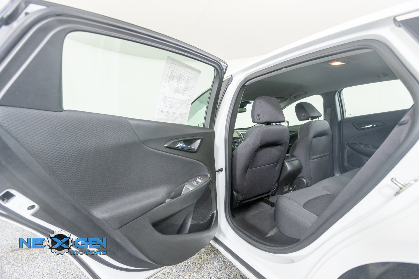 Used 2023 Chevrolet Malibu RS FWD image 29