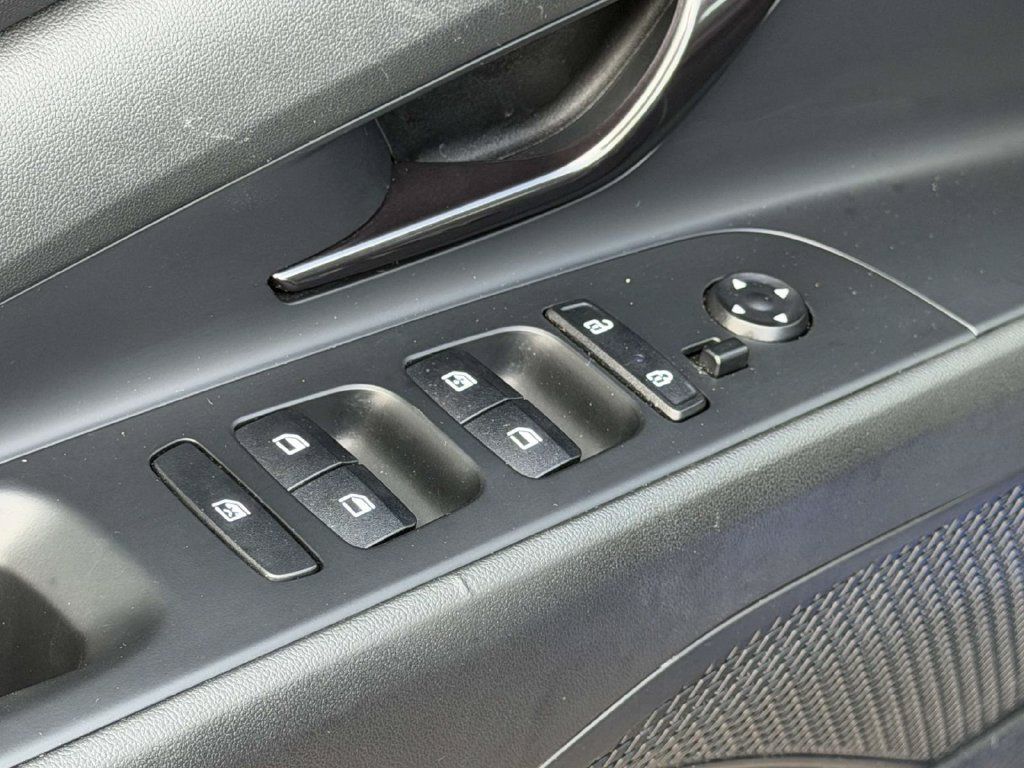 Certified 2023 Hyundai Elantra N Line FWD image 17