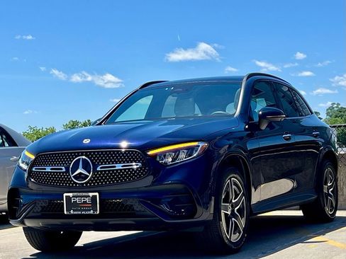 Used 2023 Mercedes-Benz GLC 300 4MATIC image 4