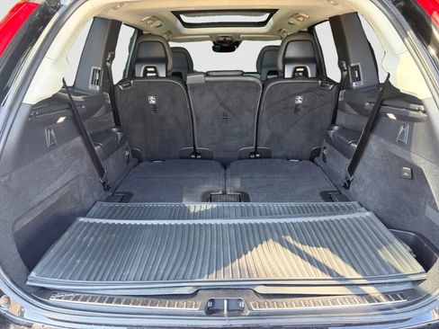 Used 2022 Volvo XC90 T6 Momentum w/ Climate Package AWD/4WD image 17