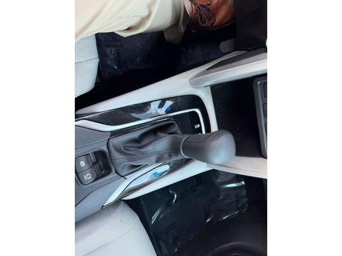 Used 2025 Toyota Corolla Cross L image 10