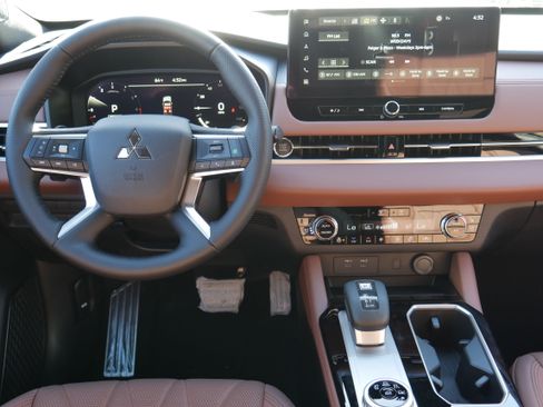 Used 2025 Mitsubishi Outlander SEL FWD image 19