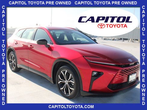 Used 2025 Toyota Crown Signia image 1