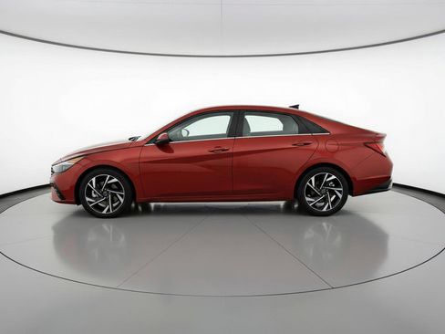 Used 2025 Hyundai Elantra SEL FWD image 5