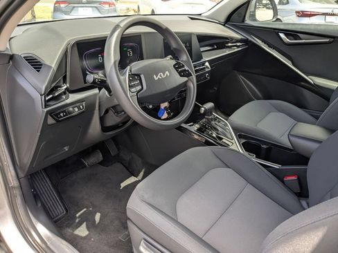 Used 2025 Kia Niro LX FWD image 13