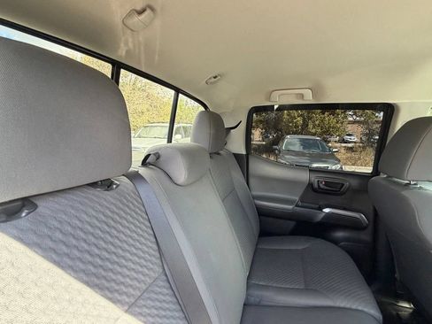 Used 2021 Toyota Tacoma SR5 AWD/4WD image 15