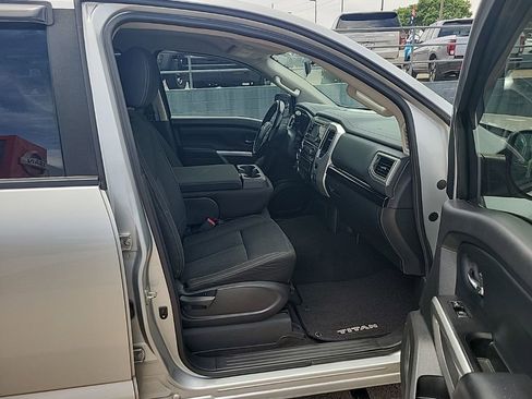 Used 2017 Nissan Titan SV AWD/4WD image 15